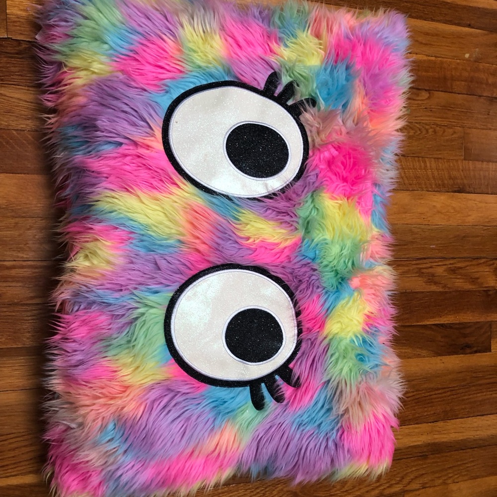 Justice pillow